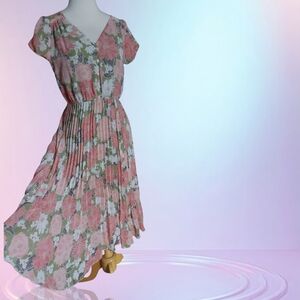 Floral V-Neck Pleated Dress